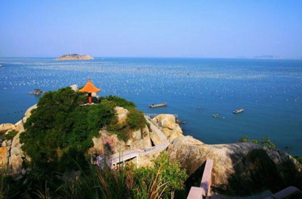 想看山和海就到南澳島,南澳島四面環海,藍天白雲,汕頭第一峰→大尖山